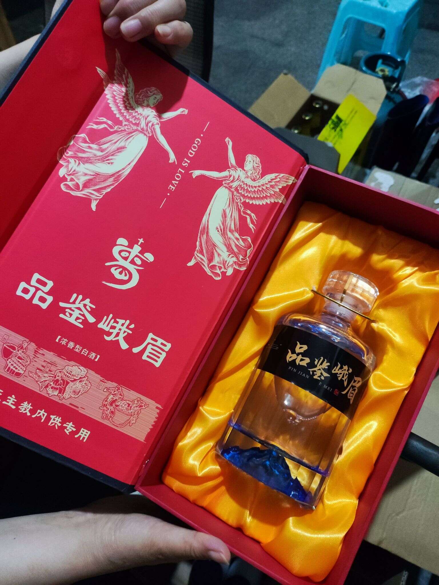 品鉴峨眉 乐山天主教堂内供 20240422 000607